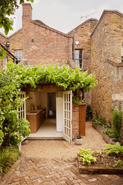 Victorian Terrace Extension, Terraced House Garden, Victorian Terrace Garden, Terrace Extension, Victorian Terrace Interior, Terrace Interior, Different Point Of View, Victorian Terrace House, Brick Paving