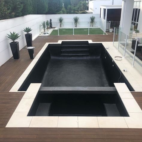 You can create an on-trend black pool interior using LUXAPOOL Epoxy swimming pool paint in Black.  LUXAPOOL Epoxy pool paints can be used on marblesheen, pebblecrete, previously painted pools, fibreglass and cement pool surfaces. For further ideas on pool colours visit our Pool Gallery Black Bottom Pools, Moderne Pools, Pool Paint, Dream Backyard Pool, Swimming Pool Architecture, Pool Finishes, Pools Backyard Inground, Swimming Pool Landscaping, Pool Colors