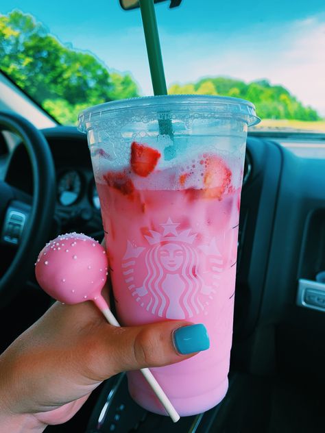 pink drink & birthday cake cake pop Kawa Starbucks, Drink Birthday, Menu Starbucks, Resep Starbuck, Birthday Cake Cake, Starbucks Drinks Diy, Iced Starbucks Drinks, Secret Starbucks Drinks, Starbucks Secret Menu Drinks