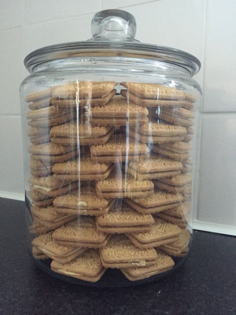 Khloe Kardashian cookie jar for £5! Biscuit Jars Display, Cookie Jar Display, On Top Of Fridge, Top Of Fridge, Luxurious Kitchen Design, Basket Display, Cookies Jar, Cookie Display, Jar Display