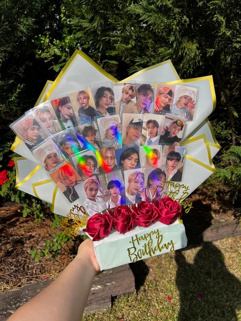 Custom Kpop Bouquet !!  Don't see the idol you want ? Message us and will make it for you - Not official Photocards, but we can add them for extra .  100% Customizable Photo Card Bouquet, Kpop Birthday Gift Ideas, Kpop Bouquet, Kpop Gifts, Card Bouquet, Gift Card Bouquet, The Idol, Birthday Gift Ideas, Photo Card