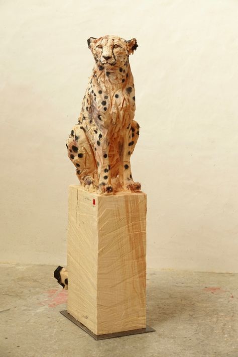 Sitting Cheetah – Artcatto – Art Gallery in Algarve – Art Exhibitions Cheetah Diaroma, Ancient Animal Sculpture, Jaguar Sculpture, Sitting Cheetah, Cheetah Sculpture, Cheetah Sitting, Anatomy Sculpture, Carving Art, Art Exhibitions