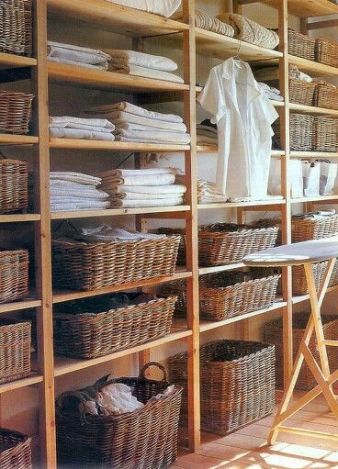 Blanket Storage Ideas, Organizing Baskets, Laundry Room Storage Shelves, Laundry Shelves, Airing Cupboard, Stylish Laundry Room, Small Cupboard, Linen Closet Organization, Large Storage Baskets