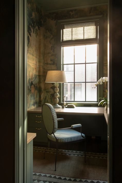 Step Inside a New York Town House That’s the Picture of Understated Elegance | Architectural Digest Liv Tyler Architectural Digest, New York Aesthetic Interior Design, Desk In Front Of Window Office, Feminine Study, Desk In Front Of Window, Hadley Wiggins, New York Apartment Interior, New York Studio Apartment, Snug Room