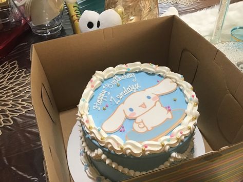 Cinnamon Roll Birthday Cake Sanrio, Cinamoroll Pastel, Cinnamon Roll Birthday Cake, Cinnamoroll Cake Birthday, Cinnamon Roll Cake Sanrio, Cinnamoroll Party, Cinnamoroll Birthday Cake, Cinnamoroll Birthday Party, Cinnamoroll Cake