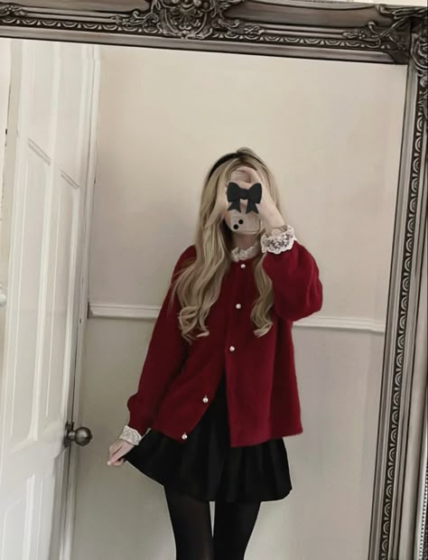 Preppy Asian Fashion, Red Coquette Christmas, Red Outfits Winter, Christmas Caroling Outfits, Christmas Coquette Outfit, Christmas Inspo Outfit, Christmas Dance Outfits, Coquette Work Outfit, Coquette Christmas Outfit