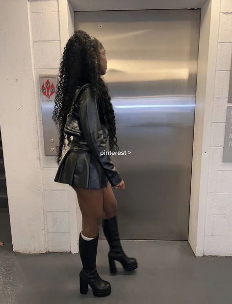 Flare Skirt Outfit Black Women, Black Leather Boots Outfit Black Women, Black Skirt Outfit With Boots, Boots And Skirt Outfit Black Women, Leather Baddie Outfits, Leather Skirt Outfits Black Women, Fall Outfit Baddie, Outfit Ideas With Leather Skirt, Mini Skirt And Boots Outfit Black Women