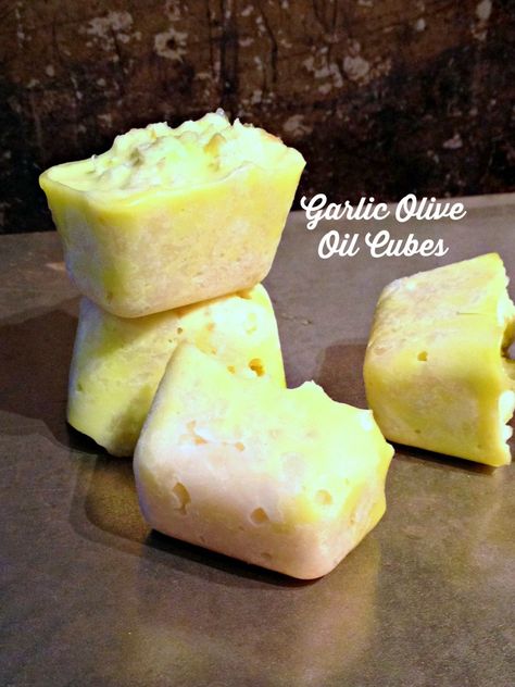 Frozen Garlic Cubes, Minced Garlic In Olive Oil, Can You Freeze Garlic, Freezing Garlic, Garlic In Olive Oil, Garlic Bulbs, Freezing Herbs, Olive Oil Butter, Garlic Scapes