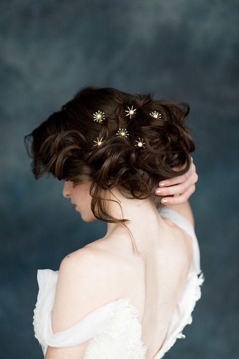 Star Hair Pins, Bridal Hair Pin, Doors Ideas, Gold Hair Pin, Celestial Wedding, Crystal Hair Pins, Pearl Hair Pins, Bride Hair Accessories, Star Hair