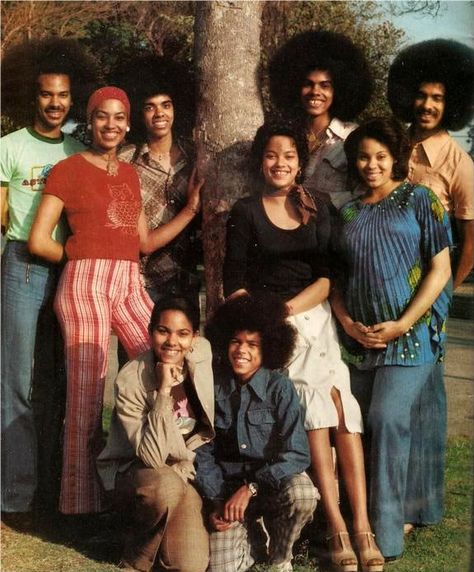 The Sylvers 70s, The Sylvers, Creole People, 70s Singers, Old School Music, Teenage Girl Outfits, Jackson Family, Black Music, Vintage Black Glamour