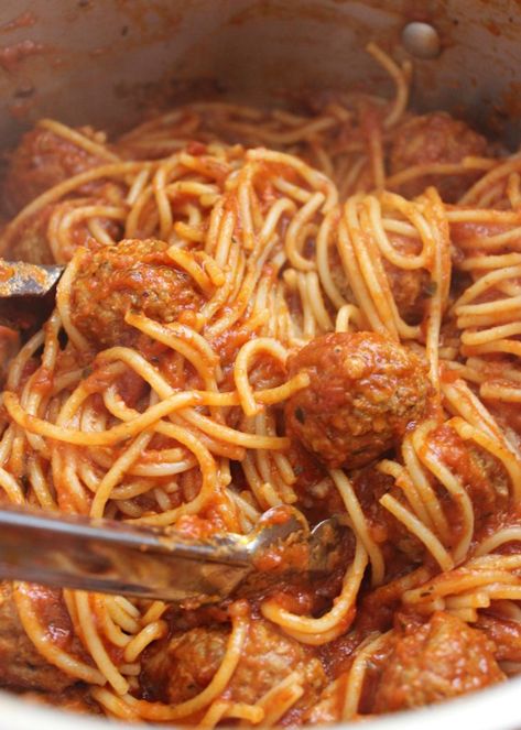 Mom's Spaghetti and Meatballs - I Dig Pinterest Spaghetti And Frozen Meatballs, Spaghetti And Meatball Recipes, Asparagus On The Grill, How To Grill Asparagus, Foods Aesthetics, Spaghetti And Chicken, Spagetti And Meatball Recipe, Kielbasa Sausage Recipes, Grill Asparagus