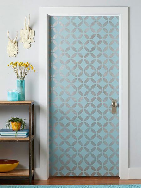 stenciled painted door via BHG Update Interior Doors, Diy Interior Doors, Wallpaper Trends, Interior Paint Colors, Design Del Prodotto, Diy Interior, Painted Doors, Bifold Doors, Living Room Paint