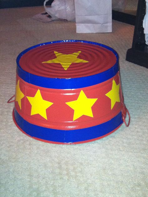 circus stand photo prop Carnival Classroom, Carnival Props, Circus Classroom, Circus Props, Round Tub, Lila Party, Ringmaster Costume, Carnival Birthday Party Theme, Carnival Ideas