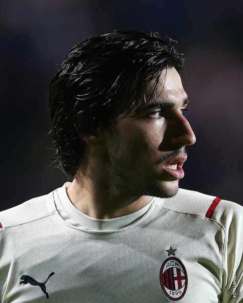 Sandro Tonali, Ac Milan, Soccer Players, Jon Snow, Milan, Soccer, Football, Italy, Iphone