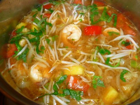 Vietnamese Pineapple Soup, Pineapple Soup Recipe, Vietnamese Sweet And Sour Soup, Vietnamese Hot And Sour Soup, Veitmanese Recipes, Pineapple Soup, Thai Hot And Sour Soup, Cooked Tomatoes, Shrimp And Pineapple