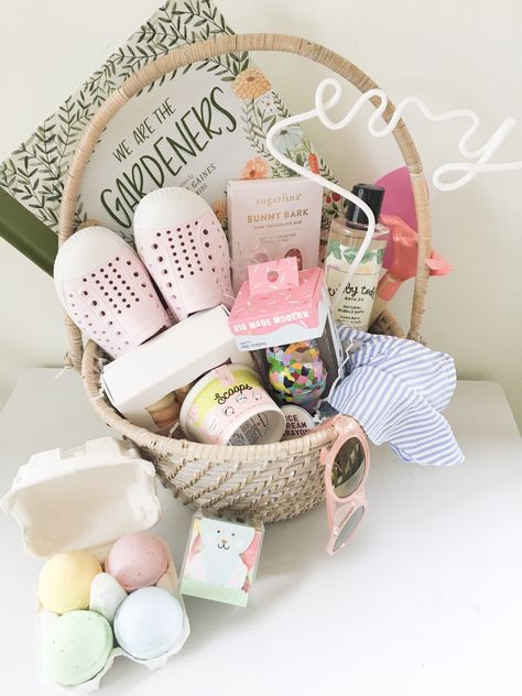 Easter Baskets 2024, Hamper Gifts, Creative Easter Baskets, Easter 2024, Birthday Basket, Kids Easter Basket, Spring Into Action, Toddler Food, Easter Photos