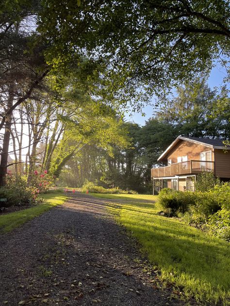 Peaceful House Nature, Home In Countryside, Home In The Countryside, Small Countryside House, Country Side Homes, Countryside House Aesthetic, House In Countryside, House On A Mountain, Country Side House