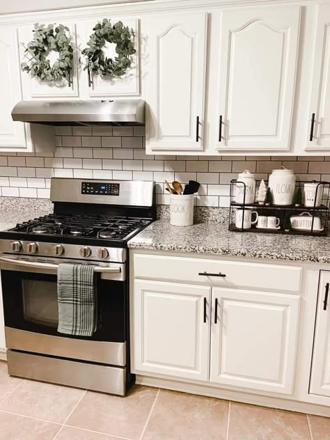 White And Grey Kitchen Decor, Gray Kitchen Ideas Decor, Off White Kitchen Cabinets With Stainless Steel Appliances, Kitchen Cabinets Painted White, Grey And White Kitchen Decor, Kitchen Decor White Cabinets, White Cabinet Kitchen Decor, White Painted Kitchen Cabinets, White Kitchen Cabinets Ideas