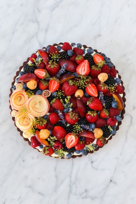 Fairy Lunch, Summer Fruit Tart, Summer Tart, Cake Decorated With Fruit, Showstopper Cakes, Fruit Pastries, Food Platter, Berry Tart, Tart Baking