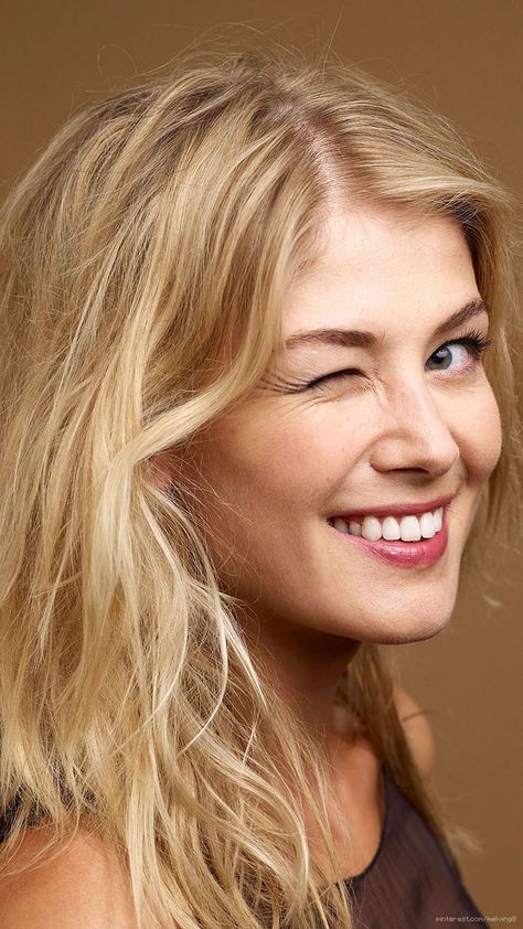 Rosamund Pike Good By, Rosamond Pike, British Celebrities, Rosamund Pike, Clothing Optional, Guys And Dolls, Charlie Hunnam, Between Us, English Actresses