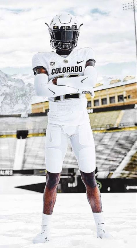 College Football Game Outfit, Cool Football Pictures, Travis Hunter, Colorado Buffaloes Football, Cold Pictures, College Football Players, College Football Games, Nfl Photos, Game Outfit