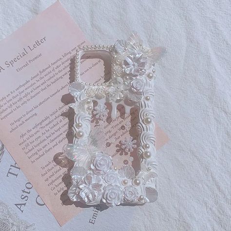 Embrace the Fairytale: The Enchanting White Fairy Flower Phone Case 🛒👉🏻 https://aunomay.com/enchanting-white-fairy-flower-phone-case Calling all nature enthusiasts and lovers of ethereal elegance! Transform your phone into a miniature enchanted garden bathed in moonlight with the enchanting White Fairy Flower Phone Case. #case #rabbit #caseiphone #instagood #caseip11 #aunomay #aunonaycase #caseorder #caserabbit caseshop Cream Glue Phone Case, Fairy Mobile, Ethereal Elegance, White Fairy, Small Room Decor, White Garden, Kindle Case, Artist Aesthetic, Enchanted Garden