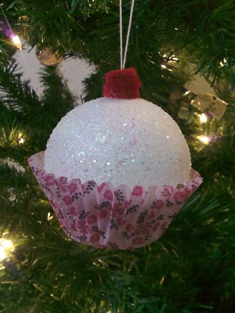 Christmas Tree Decorations Diy Ornaments, Christmas Ball Ornaments Diy, Christmas Candyland, Candy Decorations Diy, Pink Christmas Wreath, Homemade Christmas Tree, Diy Christmas Candy, Christmas Arts, Candy Christmas Tree