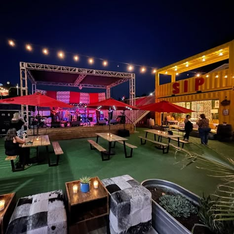 Container Club Bar, Colorful Event Design, Indoor Astroturf, Outdoor Pool Bar, Outdoor Restaurant Patio, Rooftop Restaurant Design, Bbq Shop, Container Restaurant, Outdoor Restaurant Design