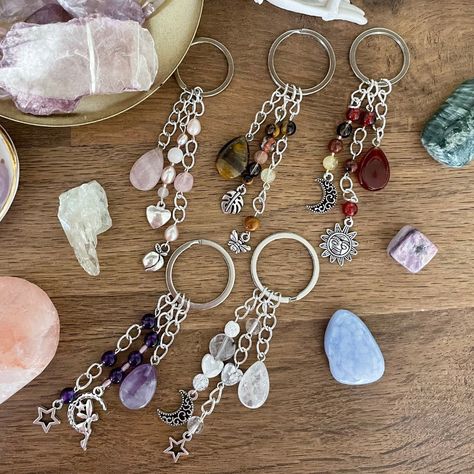 Crystals Packaging, Handmade Keyrings, Purse Charms Diy, Crystal Keychain, Stocking Fillers For Her, Handbag Charms, Beaded Keychains, Car Charms, Tigers Eye