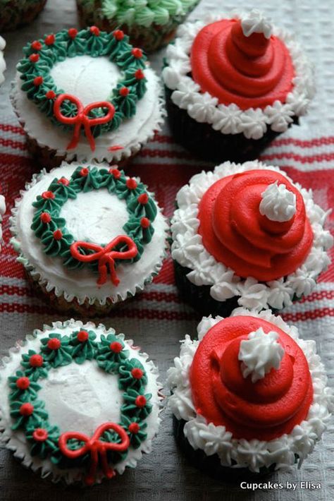 30+ Easy Christmas Cupcake Ideas - Chocolate Wreath Cupcakes Easy Christmas Cupcakes, Christmas Cupcakes Recipes, Holiday Cupcakes, Christmas Sweets, Christmas Cupcakes, Christmas Cooking, Christmas Snacks, Christmas Goodies, Noel Christmas