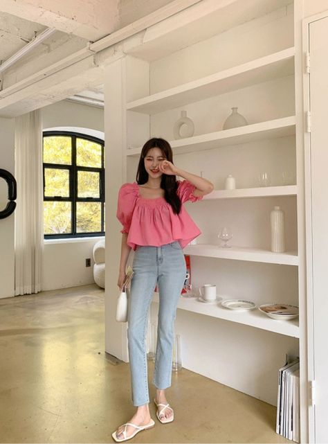 Puff Sleeves Outfit, Funny Reviews, Korean Top, Slim Fit Crop Top, Western Wear Outfits, Casual College Outfits, Desi Fashion Casual, Fashion Top Outfits, Korean Casual Outfits