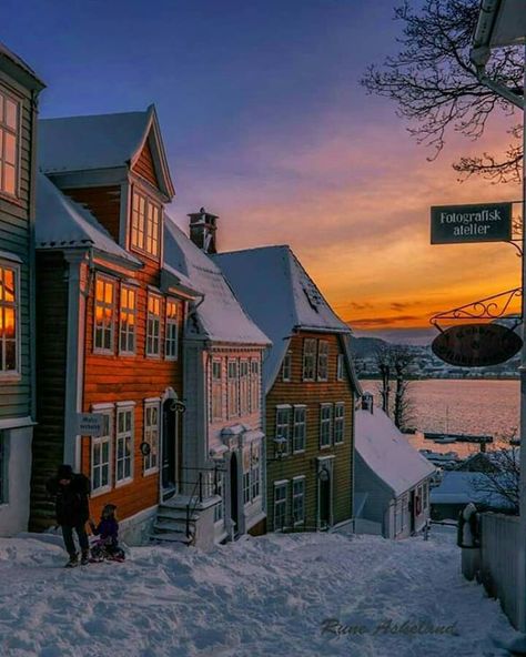 Beautiful Norway, World Most Beautiful Place, Bergen Norway, Dream Vacations Destinations, Norway Travel, Foto Art, Most Beautiful Cities, Beautiful Places In The World, Pretty Places