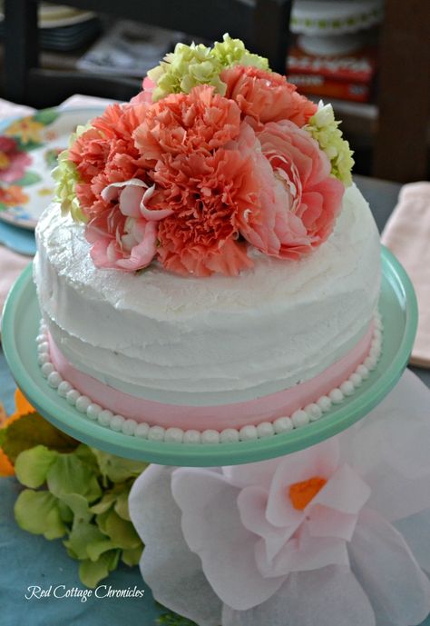 How to Decorate a Cake With Flowers - Red Cottage Chronicles Flower Layout, Half Sheet Cake, 2 Layer Cakes, Decorate A Cake, Two Layer Cakes, Cake With Flowers, Pedestal Cake Plate, Fresh Flower Cake, Naked Cakes