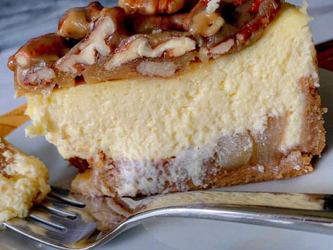 Bourbon Pecan Cheesecake, Bourbon Cheesecake Recipes, Bourbon Cheesecake, Bourbon Dessert, Dessert Squares, Homemade Chicken And Dumplings, Pecan Cheesecake, Desserts Cake, Cheesecake Dessert