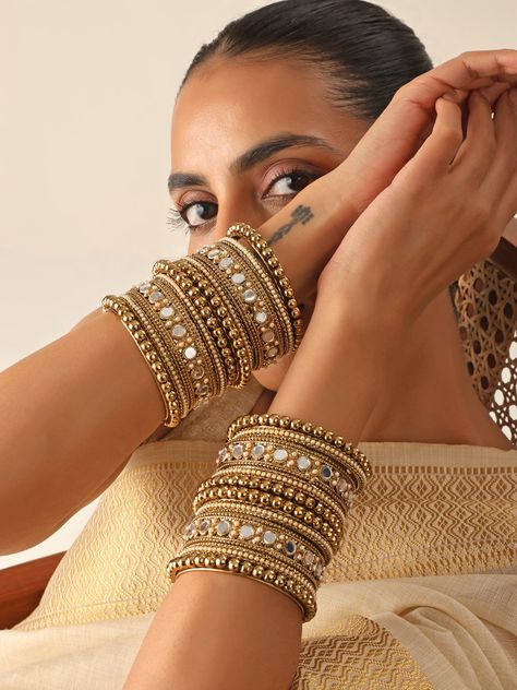 Bangles from India Indian Jewelry Bangles, Bangle Ceremony Outfit For Bride, Indian Bangles Aesthetic, Trending Bangles, Navratri Makeup Look, Bangle Aesthetic, Desi Bangles, Aesthetic Bangles, Wedding Bangles Indian