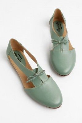 Daily Shoes, Shoes For School, Clothing Jewelry, Fabulous Shoes, Comfy Shoes, Green Shoes, Pretty Shoes, Shoe Lover, Shoe Style