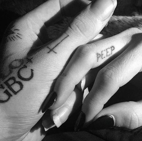 02.08.17 / 15.11.17 Herren Hand Tattoos, Lil Peep Hellboy, Finger Tattoo For Women, Stick N Poke Tattoo, Poke Tattoo, Tattoo Feminina, Aesthetic Tattoo, Dream Tattoos, Dope Tattoos