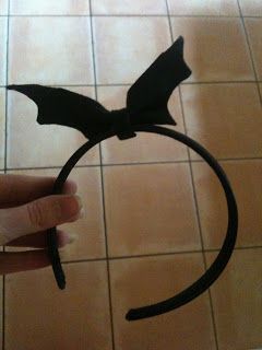 Bat Headband, Goth Anime, Diy Headbands, Cute And Creepy, Monster High Party, Creepy Things, Dress Up Boxes, Aspiring Author, Diy Halloween Costume