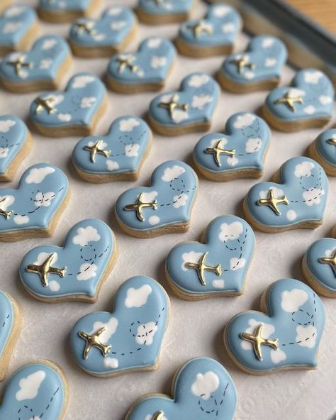 Travel Theme Strawberries, Travel Gender Reveal Ideas, Travel Themed Bridal Shower Ideas Food, Airplane Cookies Royal Icing, Airplane Baby Shower Cookies, Travel Cookies Decorated, Travel Themed Cookies, Travel Theme Baby Shower Ideas, Travel Cookies