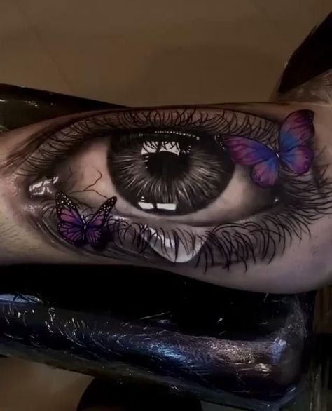 Eyeball Tattoo Realistic, Eye In Mirror Tattoo, Best Realistic Tattoo, Eye Hand Tattoos For Women, Eye Tattoo Ideas Realistic, Tattoos With Eyes, Realist Tattoos, Tattoo 3d Realistic, One Eye Tattoo