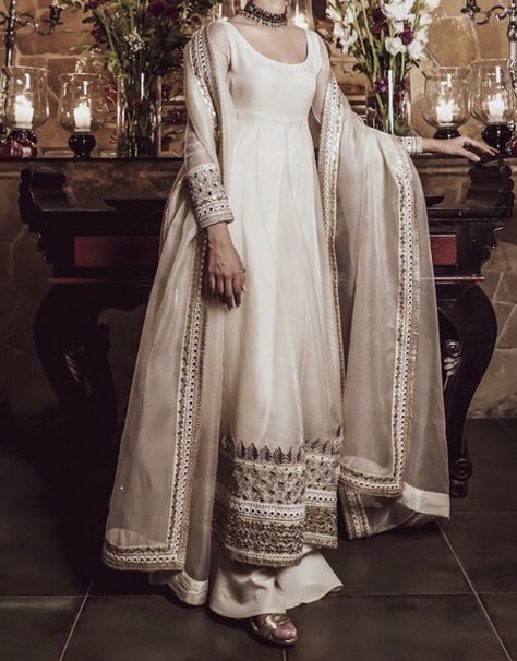 White Mehendi Outfits, White Desi Clothes, White Pakistani Outfits, Nikkah Bride Dress, Nikkah Bride, White Anarkali, Luxury Pret, Pakistani Wedding Outfits, Pakistani Fancy Dresses