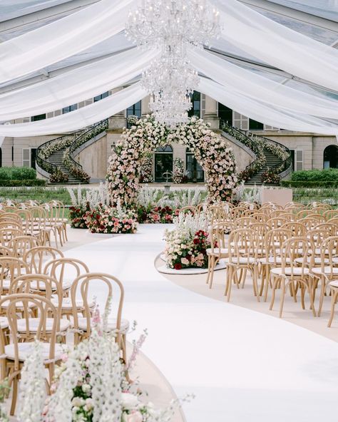 This wedding was truly one-of-a-kind I crafted a unique design, weaving curves into every element. The journey began with an intimate dinner on the first evening in a stunning Orangerie, adorned with the most beautiful flowers from @katyahutterfloraldesign. It was an absolute dream for me to get the complete freedom as a wedding designer. I designed a stunning ceremony with a beautiful curved aisle surrounded by the most beautiful flowers in the world! Every detail was meticulously plan... Curved Wedding Aisle, Unique Wedding Aisle, Circular Wedding Ceremony, The Most Beautiful Flowers, Curvy Wedding, Wedding Isles, Intimate Dinner, Wedding Designer, Ceremony Decor