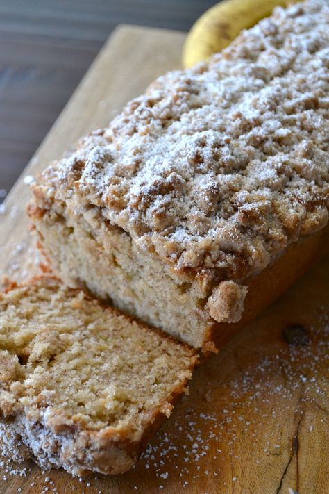 This Cinnamon Crumb Banana Bread is the perfect combination of moist banana bread and a crumbly coffee cake topping. Moist Banana Bread, Nut Bread, Banana Nut, A Piece Of Cake, Crumb Topping, Sweet Bread, Banana Recipes, Dessert Bread, Piece Of Cake