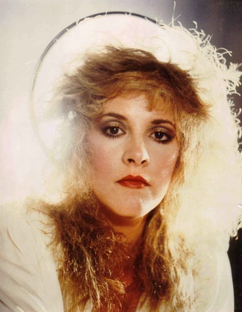 Stevie nicks on the set of Mick Fleetwood's video for I want you back 1983 Stevie Nicks Makeup, Stevie Nicks Concert, Rock Makeup, Mick Fleetwood, 70s Makeup, Stevie Nicks Style, Stephanie Lynn, Stevie Nicks Fleetwood Mac, Want You Back