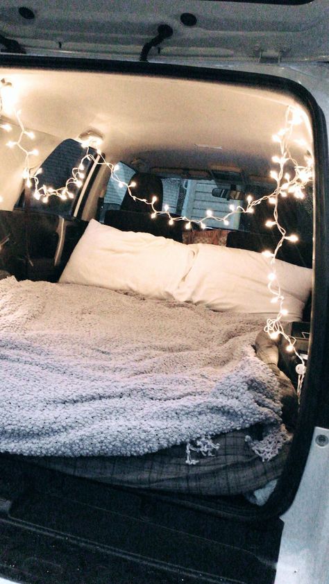 𝚙 𝚒 𝚗 𝚝 𝚎 𝚛 𝚎 𝚜 𝚝: @𝚊𝚜𝚑𝚕𝚎𝚢𝚊𝚗𝚍𝚎𝚛𝚜𝚜 Car Date Ideas, Comfy Car, Camping Ideas For Couples, Car Date, Dream Dates, Cars Ideas, Travel Picture Ideas, Cute Date Ideas, Camping Photography