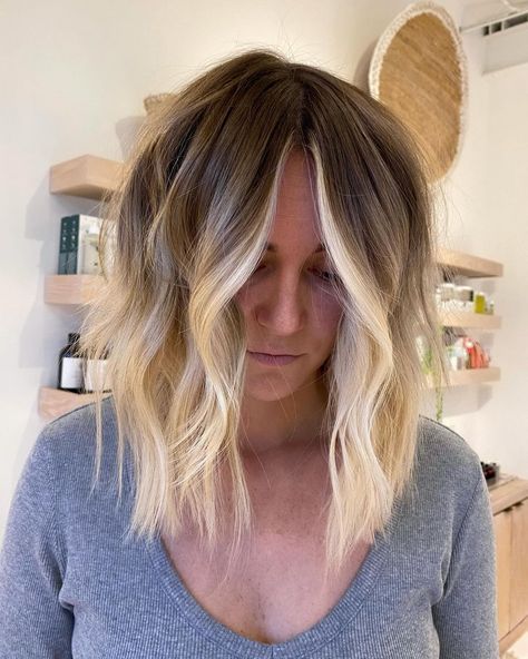 3 Long Grown Out Bob with Blonde Balayage Blonde Grown Out Roots, Growing Out Blonde Hair With Dark Roots, Grown Out Bob, Grown Out Blonde, Grown Out Blonde Hair, Growing Out A Bob, Winter Hair Trends, Dark Roots Blonde Hair, Latest Hair Trends