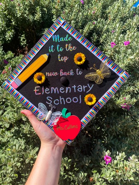 Ece Graduation Ideas, High School Grad Cap Ideas For Future Teachers, College Graduation Cap Ideas Teacher, Teacher Cap Decoration Graduation, Graduation Cap Education Major, Future Teacher Graduation Cap, Graduation Cap Teacher Education Major, Teacher Grad Caps Education Major, College Cap Decorations