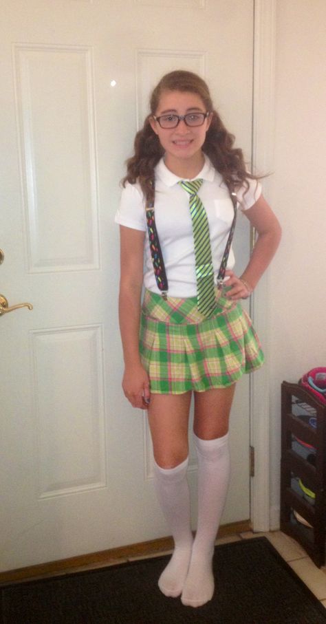 Nerdy girl halloween costume Cute Geeky Outfits, Nerd Halloween Costumes For Women, Nerd Costume Ideas, Nerd Costume Ideas For Women, Nerds Costume, Nerd Costume Diy, Girl Nerd Costume, Nerdy Halloween Costumes, Nerd Halloween Costumes