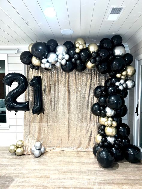 21 Balloon Arch, High School Graduation Balloon Arch, High School Reunion Balloon Arch, Balloon Arches For Graduation, Black White And Gold 21st Birthday, Class Reunion Balloon Arch, Balloon Arch On Stand, Graduation Balloon Arch Party Ideas, Balloon Arch For Graduation Party