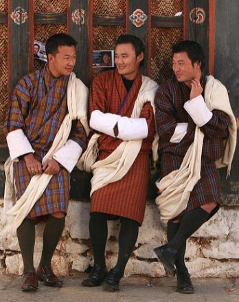 Tsechu at Trongsa Dzong. Bhutan Bhutan Clothing, Bhutanese Clothing, Beatiful People, Mask Dance, Blur Photography, National Dress, The Royal Family, Bhutan, 200m